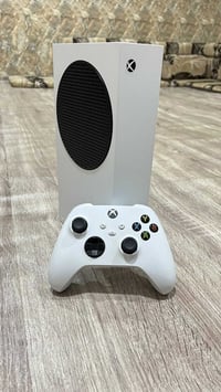 Xbox Series S • ٥١٢ جيجا • اشتراك Game Pass