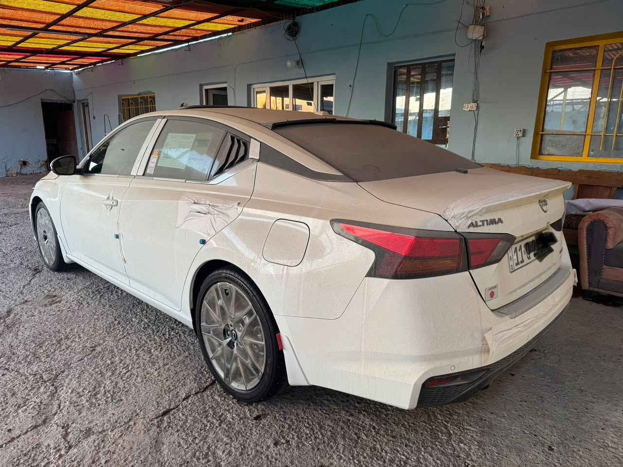 نيسان التيما SR  توربو 2023
‏Altima SR VC-Turbo 2023
السياره ربع بنيد صبغ فقط موضح بالصور 
بدون ايرباك  
السياره اعلى فئة بال التيما فول
السياره محرك 2000 VC -Turbo  يعني طيراان 
السياره ماشية ((21 الف مايل ))
السياره ماناقصها اي شي 
حجر بيئة بلادي 
السياره باسمي رقم بغداد
المكان ديالى بعقوبة 

اي استفسار على الخاص او 
***********
المواصفات 

1.  شاشة جبيرة كار بلي وايفاي
2. ٤ كاميرات  
3. فتحة بالسقف
4. ٩سماعات بوس
5. قيادة ذاتية رادار امامي خلفي طوارى نقطة  عمياء
6. ويل كب ١٩ مميز رصاصي بس بهل فئة يجي 
7. جنح بلادي مع شفتات ستيرن 
8. تشغيل عن بعد 
9. لايت زنون عالي وناصي
10. تدفئة كشنات مع تدفئة ستيرن
11. كشنات جلد الكشنات ثنينهم كهربائي
12. قطعتين تبريد مع شاشة بالتبريد
13.  شحن وايرليس
14. هاندبريك بصمه مع اوتو هولد
15. وبعد بيها مواصفات. معروفه 😬
