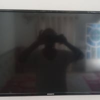 شاشه حجم 32 للبيع جديده ما مصلحه السعر ١٠٠ الف موبايل 07817670997