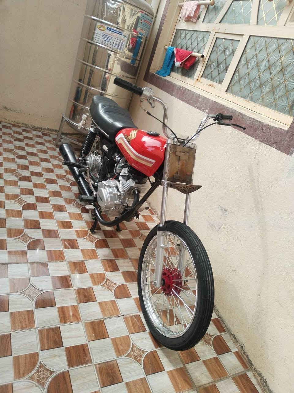 سلام عليكم انتنس للبيع دراجه تعمير كله جديد اوراق كامله سعر 550بيه مجال مكاني بعكوبه بهرز 
  رقم هاتف. ***********
