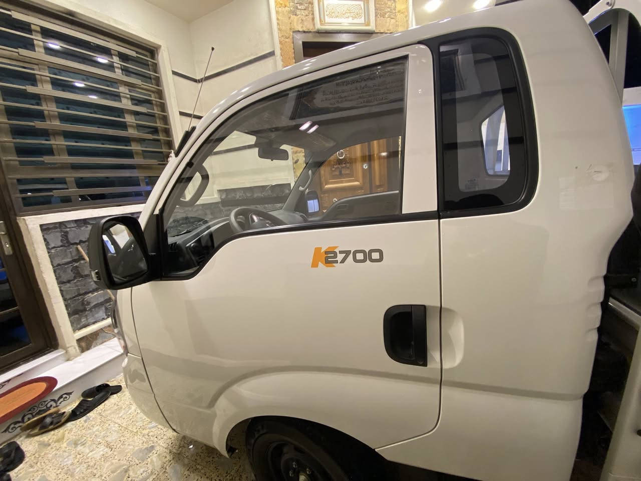 سلام عليكم كيا بنكو 2025 ماشيه 13 مكاني الشعب مكفوله من صبغ وبارد بيه بس هاي الطخه بل بنيد  بس من الخارج من الداخل سلميه  وهاي الي موضحه بل باب الخلفي السعر 160 رقم الهاتف ***********
