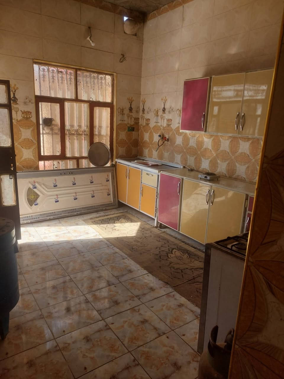 من رخصت الادمن
سلام عليكم بيت البيع شارع سيد محمد بداية تبليط الاستفيار انتصل***********
غرفة 2

مطبخ

صالة
 براني

حمامات
