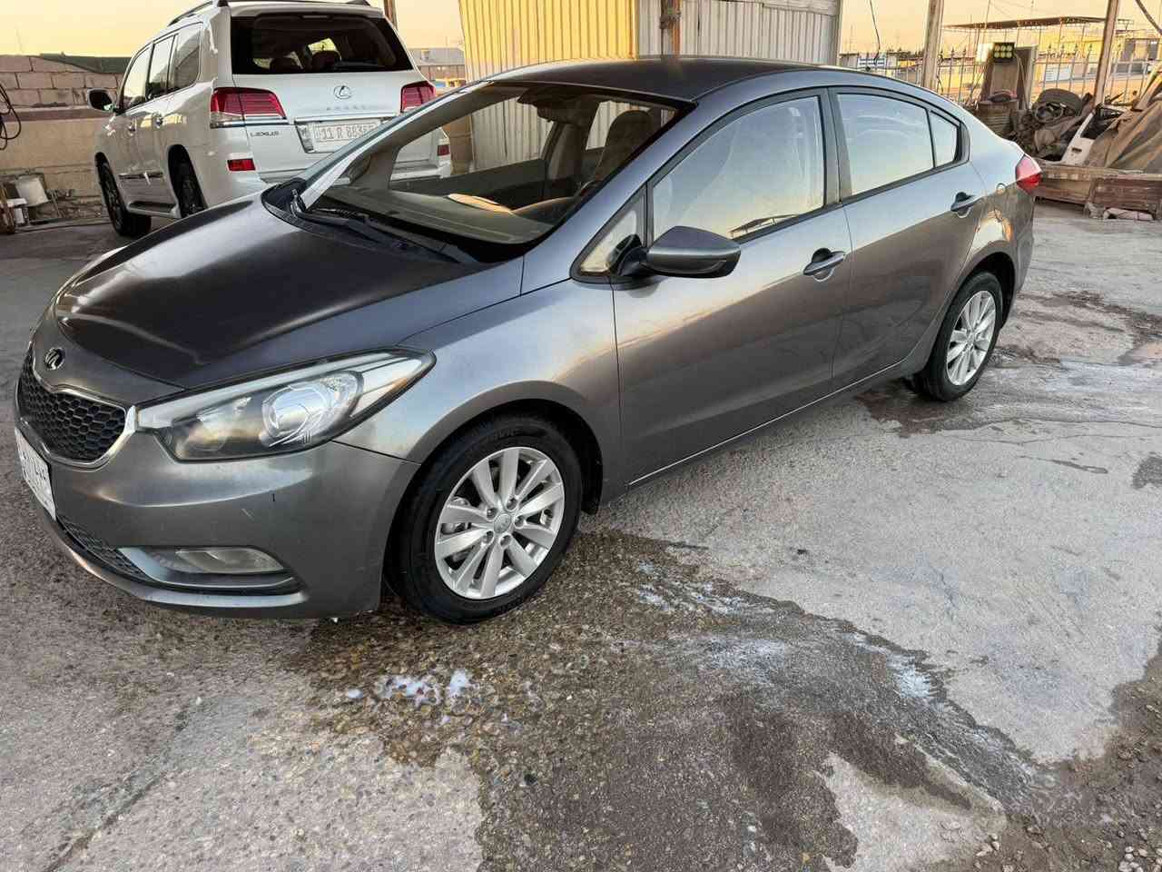 سلام عليكم للبيع كيا سيراتو موديل 2016 السياره مكفوله كفاله عامه  حته من البارد السياره جديده واستخدام شخصي رقم بغداد حداديه وتخم تاير وتبريد سياره مكينه وكير شرط مداور ثاني يوم مكاني السماوه المركز السعر 125 وبيها مجال ***********
