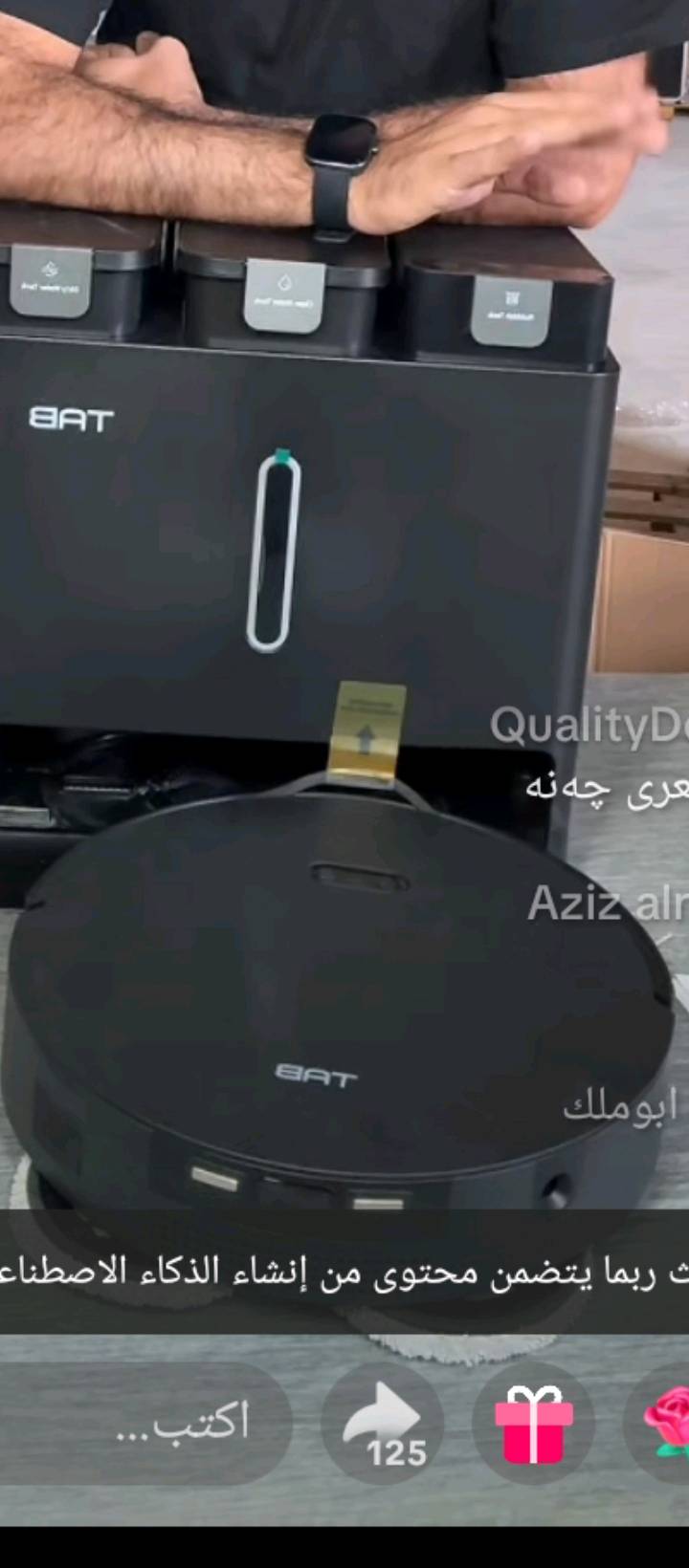 في الصورة جهاز هو عبارة عن مكنسة روبوت ذكية مع محطة إرساء (Docking Station)، ويبدو من العلامة التجارية الموضحة أنها تنتمي لسلسلة أجهزة TAB، وتحديداً موديل TAB Fairy 10.أبرز مواصفات المكنسة (TAB Fairy 10):الوظائف: تعمل كمكنسة كهربائية وممسحة للأرضيات في آن واحد.المحطة الذكية: تتضمن محطة الإرساء خزانين للمياه (خزان للمياه النظيفة وآخر للمياه المتسخة)، وتدعم خاصية غسل المماسح تلقائياً وتجفيفها بالهواء بعد الانتهاء من التنظيف.نظام الملاحة: تعتمد على تقنية LiDAR (الملاحة بالليزر) لرسم خرائط المنزل وتجنب العوائق بدقة.ميزات متقدمة:خاصية رفع الممسحة تلقائياً عند اكتشاف السجاد.تفريغ سعر 650الصناعه الماني