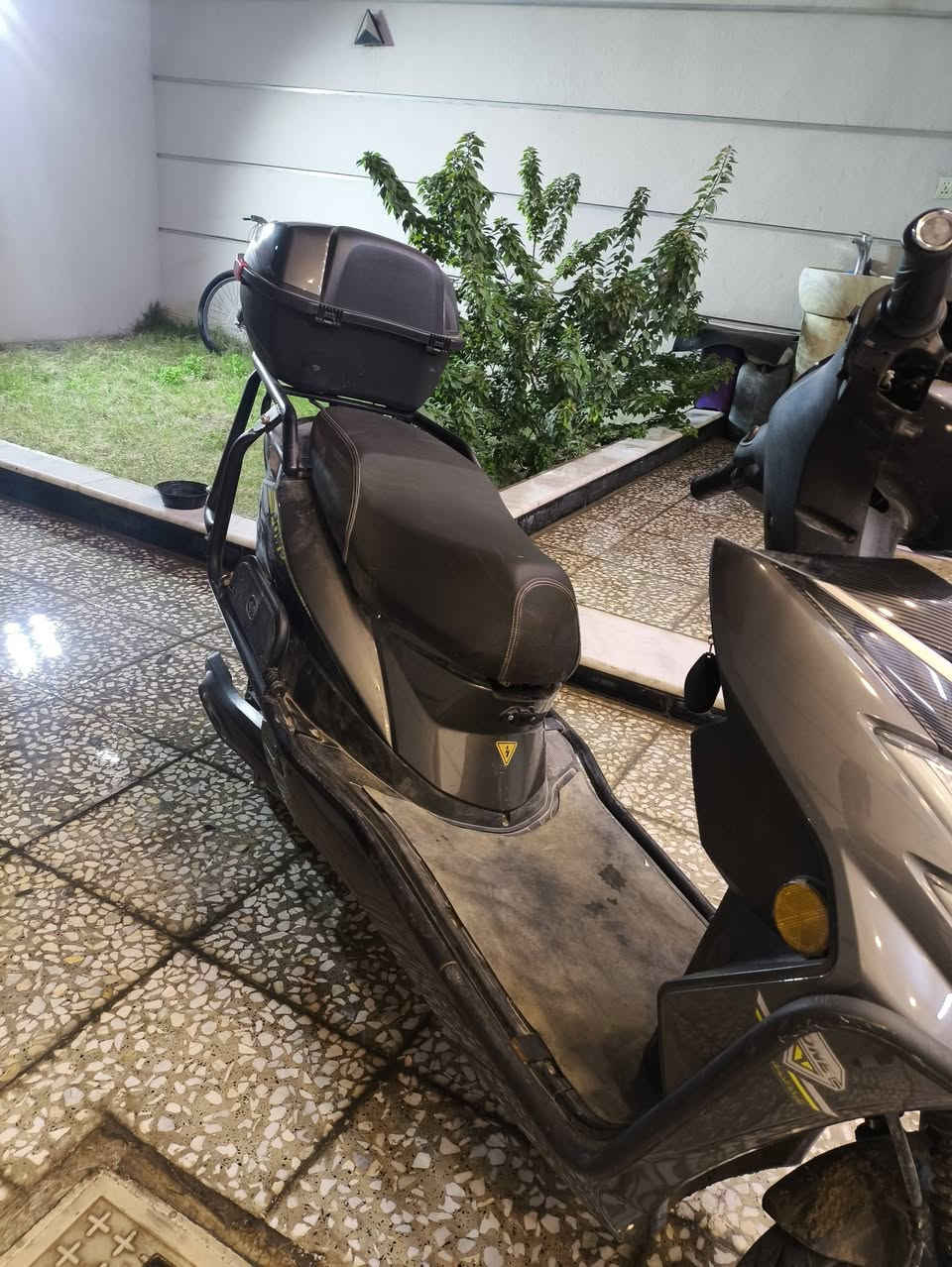 سلام عليكم دراجه كهربائية نظيفه بل كامل فقط تبديل بطاريات و مصار هواي و سرعة 90 و6 بطاريات السعر 600 وبي مجال
***********
