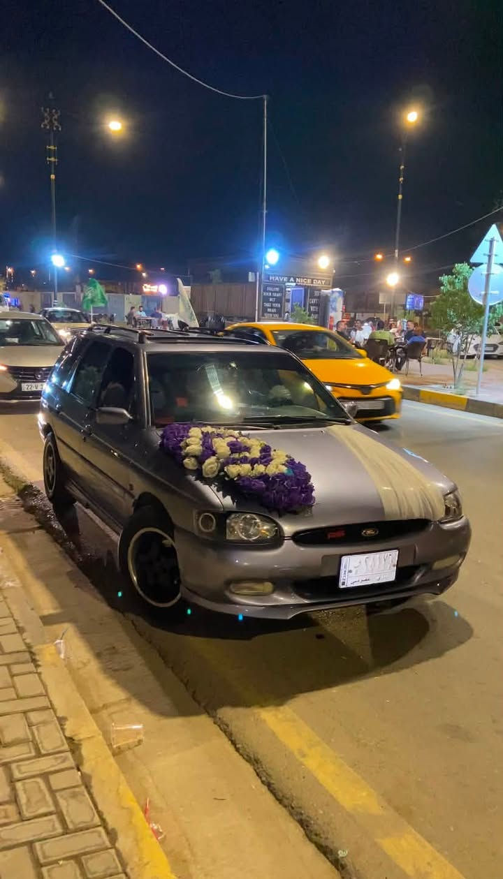 السلام عليكم شباب
فورد اسكورت للبيع
سياره حلوه ما تصرف عليها ربع
مكينه وكير بشرط
منضومه زنول عليها جديد
داخل جديد
دوسات رياضي
ويل رياضي
عليها احزام أمان رياضي وشاشه ومنضومه صوت مرعبه 
السيار حلوه بالواقع احلى من الصوره عليها كير رياضي
ملاحظة السياره مصبوغه عام جماليه
السعر 35وبيها مجال بسيط 
الرقم ***********
