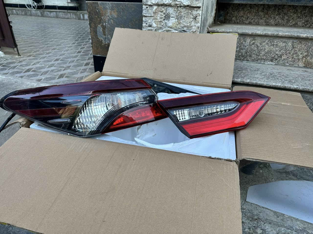 سلام عليكم 
للبيع بك لايت كامري se  بلادي اصلي فاتحة من السيارة
مكان بغداد حي الجهاد 
السعر ٣٥٠ الف
***********
