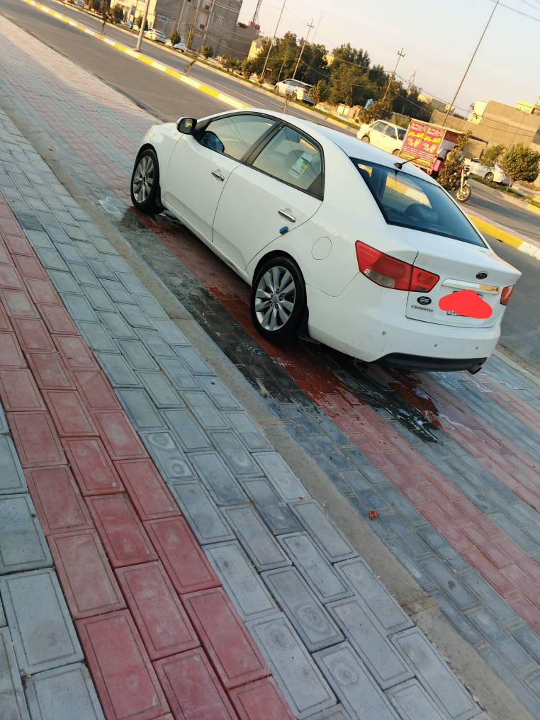 السلام عليكم سياره للبيع نوع سيراتو خليجيه موديل 2012 رقم بغداد محرك 1600 دوش فول مواصفات بي اي بي  واحد  عله واحد بصمه فتحه شاير بلمري مري شفط حساسات خلفيه لايت زنون كير جديد حداديه جديده تخم تاير جديد تدفئه وتبريد  خمسة ويل كاب سياره بيها قطعه وحده صبغ والباقي مكفول تحويل مباشر سنويه لل 27 السعر المطلوب 100 وبيها مجال العنوان كربلاء رقم التلفون ***********
