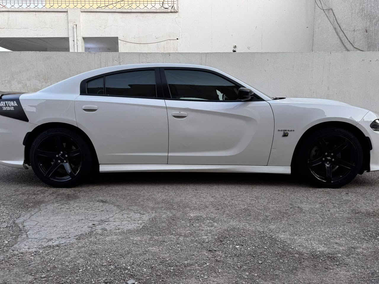 جارجر ٢٠٢٢ RT أصل رقم واسط ماشيه ٤٠ الف تحويل ثاني يوم صور الحادث مرفقه السياره جاهزه من كلشي مبرمجه موجودة في الكوت السعر ٢٣٠ ورقه وبيهه مجال بسيط للتواصل مع صاحب السياره
***********
