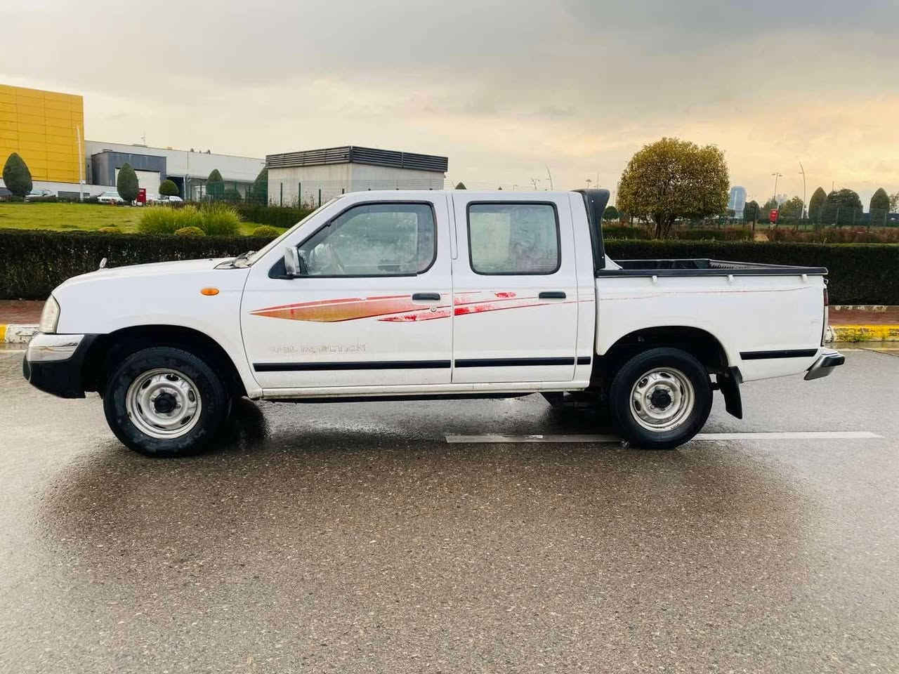 نیسان پیکاپ مۆدیل 2008 یابانی سپی 
لەزگە بیلاد چوار جام کارەبا 
ودەبل گیچ ناوسور سویچ کۆنترۆل 
دوو سویچی شەریکە بی بۆیاخ 
بی پارچە کرانەوە تنها 2 پەلە ساردی بچوکی هەیە 
دواو پیشی کەپسە 
سەنەوی ورەقەمی تازەیە تا2030
تەبرید ساردوگەرم ئیشدەکات 
4تایەی لۆکی لەژیرایە

سعر: لە کۆمێنت داوای بکە ڕاستەوخۆ بۆت دێت 📩 

گیرو مەکینەی بەشەرت تازە کلاج وعەینەی گۆراوە 
شەریکەی خراوەتەسەر 
295 هەزاری حەقیقی رۆشتوە
 سەیارەکە زۆپاکە مالی دۆستە 

ژمارەی خاوەن سەیارە 
***********
***********
