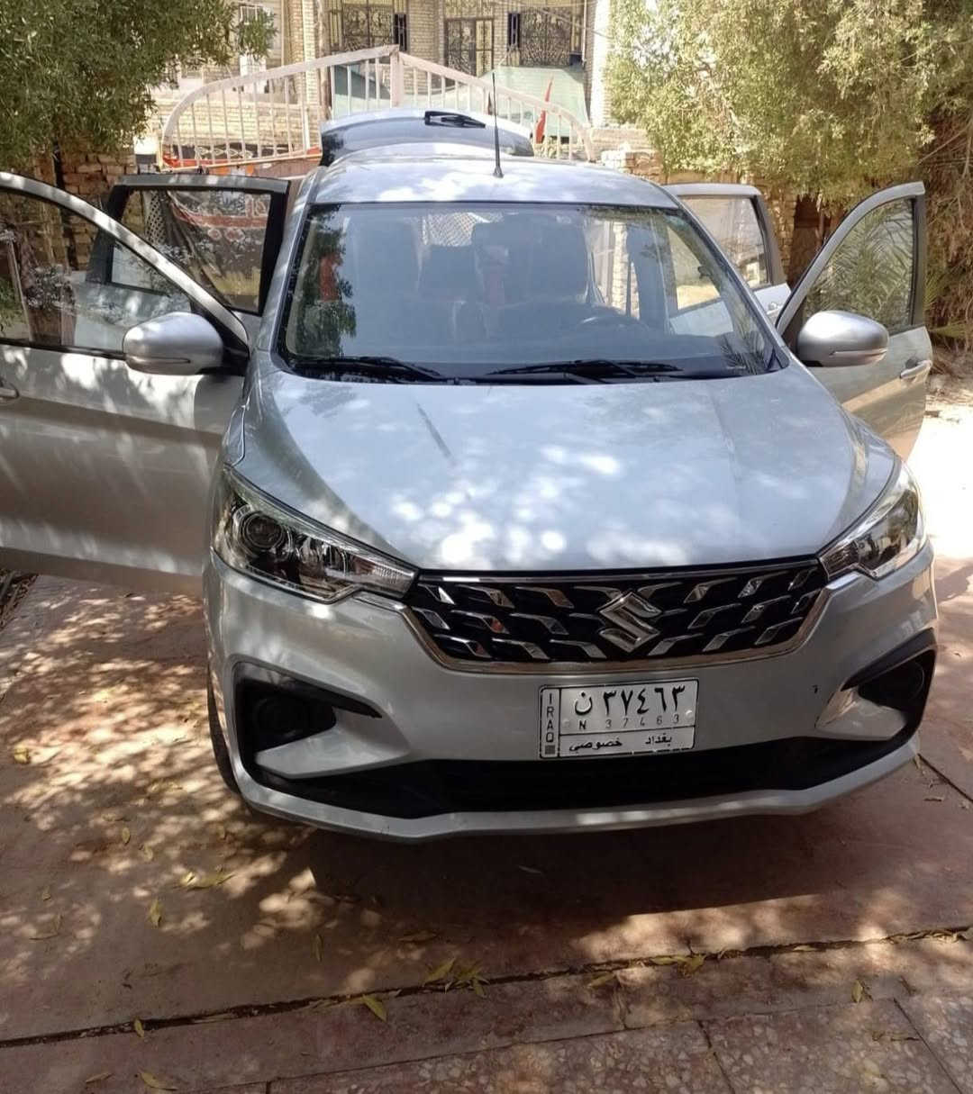 سلام عليكم
 سيارة سوزوكي 7 راكب ياباني كفالة عامة للبيع ماشيه 3000 اخت زيرو السعر 22 مليون وبيه مجال مكاني بغداد رقم ***********
