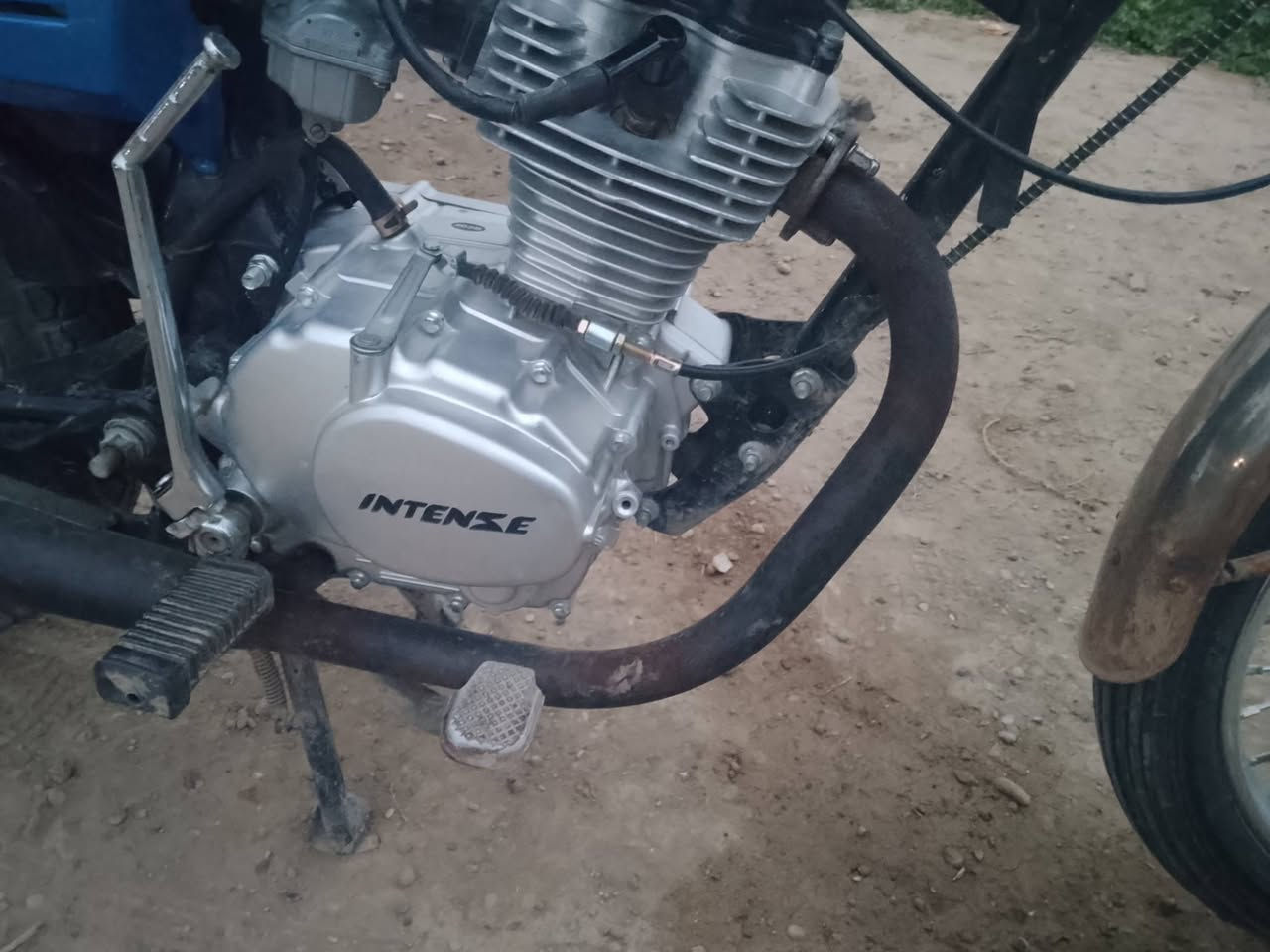 دراجه حربي للبيع موديل25 فول ما ناقصها شي شغل وطلع معدل و رزانه سعر 550وبيه مجال قليل حك جيه عنواني بغداد الحسينيه مال راشديه 
***********
