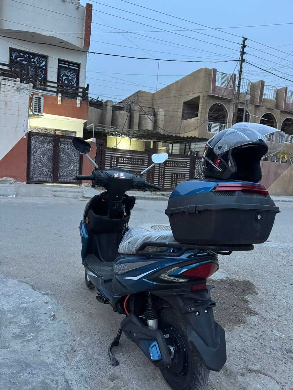 السلام عليكم ورحمة الله وبركاته اخواني 🩵🩵
دراجة MTR لون ازرق جديدة 🆕 
بطاريات حالة ممتازة ☑️ 
كهربائيات ممتازة وكلها شغالة ☑️ 
لايتات ليد زينون ثلجي ❄️ 2026
السرعة 100km/h حقيقي وليس وهمي 
الدراجة كاملة مكملة مابيها نقص برغي واحد وبالعافية على الي ياخذها 
سعرها 900 وبيها مجال للشراي الله شاهد سعرها بالسوك 1250 ومصار هواي من أخذتها 

المكان حي الجهاد / الرفاق / بغداد
للاستفسار موجود واتساب ورقم 
***********
