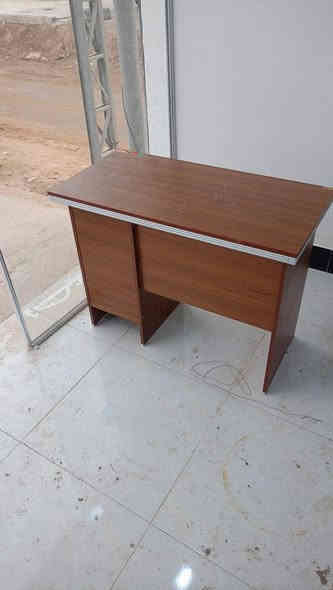 السلام عليكم
ميز وكرسي مكتبي او كاشير 
مامستعمل جديد 
الكرسي ب50
الكاشير ب80
***********
شط العرب
