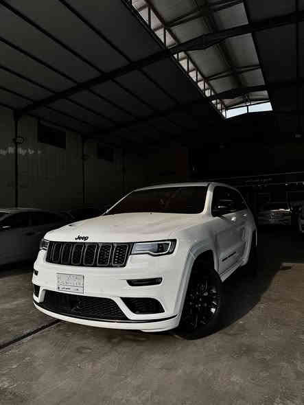 السلام عليكم للبيع جيب كراند شيروكي (S) 🙏🏻
موديل 2022 خليجي🚘
 وكالة خليجيه❤️‍🔥🏁
السيارة مكفولة كفاله عامه بوضع الشركه بلاد
مواصفات ال s فول 1/1
1-رادار امامي عدسه✅
2-محرك 3.6L (6v)✅
3-داخل احمر وأسود بلادي ✅
4-تحذير خروج عن المسار ✅
5-نقطة عمياء ✅
6-دفع 4x4✅
7-فرش المقاعد جلد الأمامية كهرباء ✅
8-المقاعد الأمامية تدفئة وتبريد ✅
9-ذاكرة حفظ وضعيات الجلوس ✅
10-تدفئة ستيرن ✅
11-سقف بنورما ✅
12-شاشة حجم 4.8 ✅
13-نظام خاص لطرق الوعرة ✅
14-مصابيح الأمامية زنون ✅
15-مصابيح LED✅
16-كشافات ضباب زنون ✅
17-تشغيل عن بعد ✅
18-صندوق كهربائي  ✅
19-حساسات امامية ✅
20-حساسات خلفية ✅
21-كامرة خلفية ✅
22-ويل قياس 20 اسود لماع ✅
23-المرائة بـ خاصية التعتيم الذاتي ✅
24-مرائة امامية كهرباء ✅
25-بلوتوث تلفون ✅
26-تحديد سرعة ✅
27-تحديد مسار ✅
28-نظام تشغيل وإطفاء أتوماتيكي ✅
29-نظام بريك اتوماتيكي ✅
باقي مواصفات S معروفه سياره جديده بمعنى الكلمه من الزيرو لحد ليوم على ايد وحده رقم بغداد باسمي تحويل مباشر
————————————————————————————
موقعنه:بغداد الكرخ معارض البياع 
السعر:384💸💸وبي مجال👋🏻🤍
لاتصال والاستفسار: ***********   
                                                ☎️☎️         ☎️☎️
