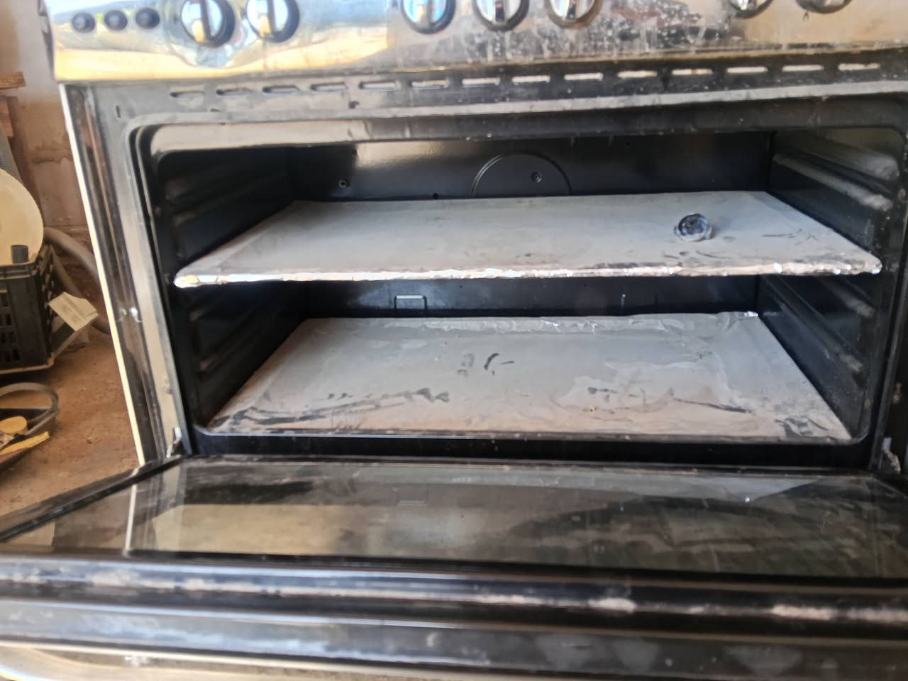 طباخ مصري كما واضح بصوره 
نضافه٩٥/١٠٠
نطي بشرط
سعر١٧٥
٥عيون شرط من فوك وجوه
فرن شغال 
مكان محلي ناحيه العباسي مقابيل مسجد النور قرب عباس الفياض 
***********
