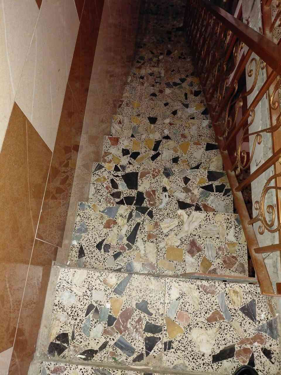 مشتمل الاجار الشعب مقابيل سوك المدينه نضيف جدا 

استقبال وخدمات ومطبخ مساحه ٧٠ متر 

 الطابق الثاني غرفتين نوم وخدمات  السعر ٥٠٠ قفل

معروض بمكتب الكناني ***********
