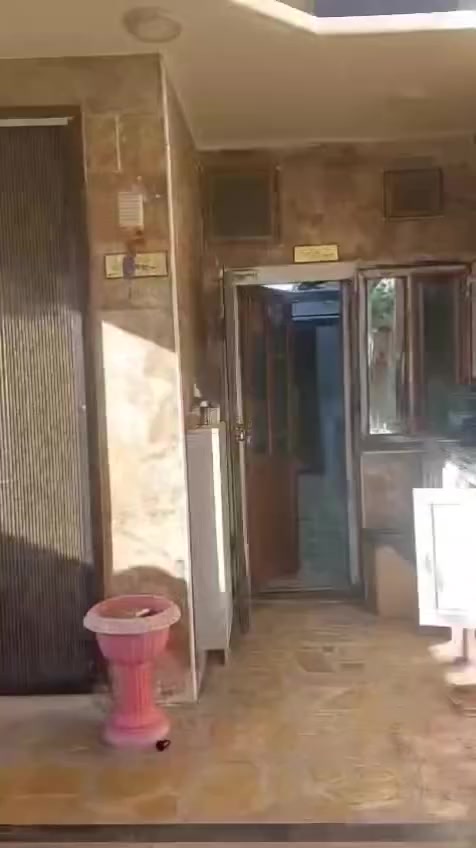 السلام عليكم مشتمل للبيع المساحة ١٥٠ متر الوجه ٦ نزال ٢٥ طابو ملك صرف يحتوي الطابق الأول استقبال هول حولي مطبخ خدمات منور غرفه نوم الطابق الثاني ٢نوم خدمات الموقع مميز البياع الشهداء شارع المضخة الثاني خلف مدرسه المانيه اللاستفسار اتصل ***********
