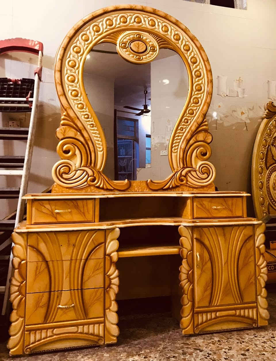 غرفة نوم عراقي مستعمل نضيف (6باب ملحق ) صبغ حراري  ؟ نقص زاويه سعر (600) ويه نقل داخل بغداد  متواجد واتساب أكو خدمة توصيل 🚚 الهاتف ***********
