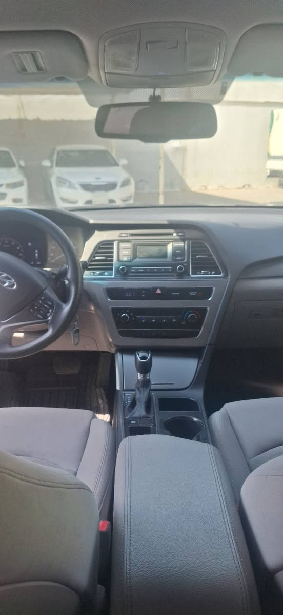 sonata 2017🚗
***********
جوة باب صبغ
بدون دواخل
كير و مكينة نظيفة
السعر ١٢٠ و مجال
