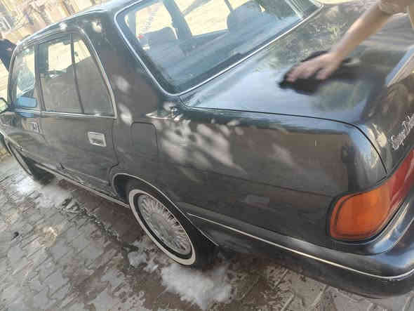 سلام عليكم عندي ارنب اسير بلاد موديل 93 بيها چاملغ   خلفي معمر بكان السيارة عماره ميسان سعر 75 بيهه مجال طيبين رقم الهاتف الموجود ***********
