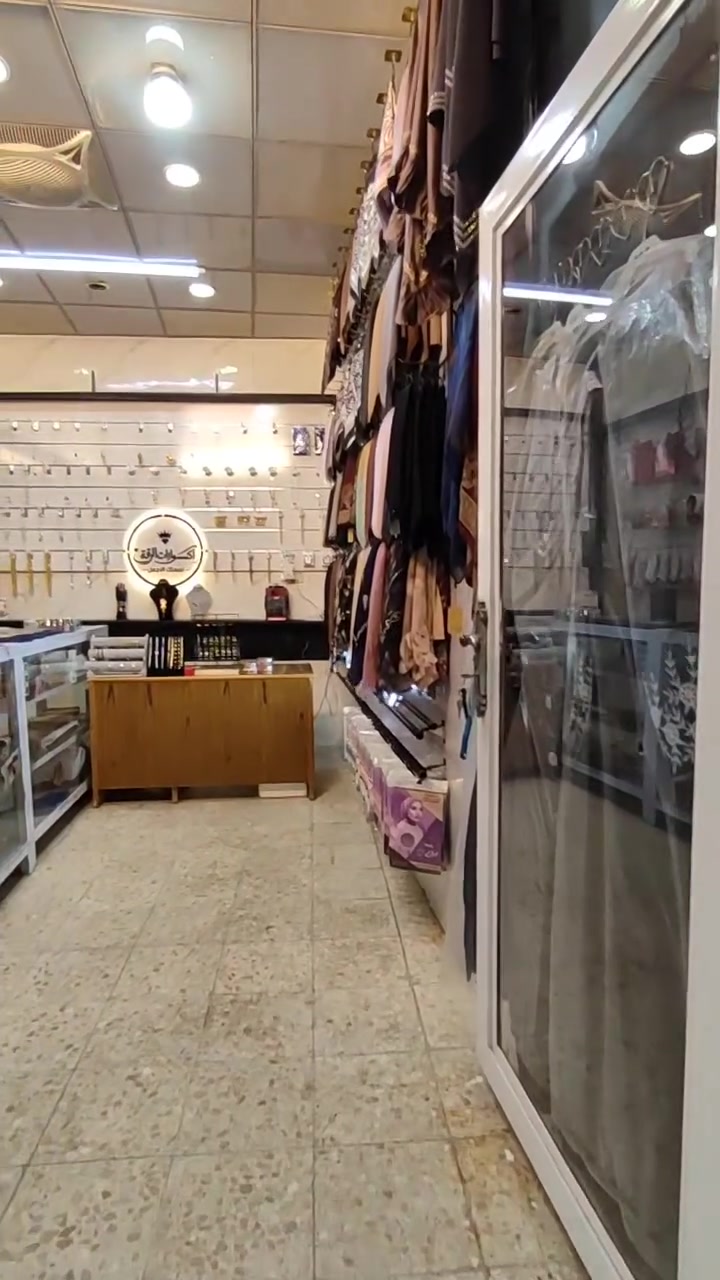 محل للايجار ..
محل اكسسوارات وشالات وملابس داخليه جاهز 
مع بيع كافة البضاعة ،العنوان ابو صخير شارع المستشفى فرع شارع المحكمه مقابيل اسواق الشماع 
*********** اكسسوارات الرقه
