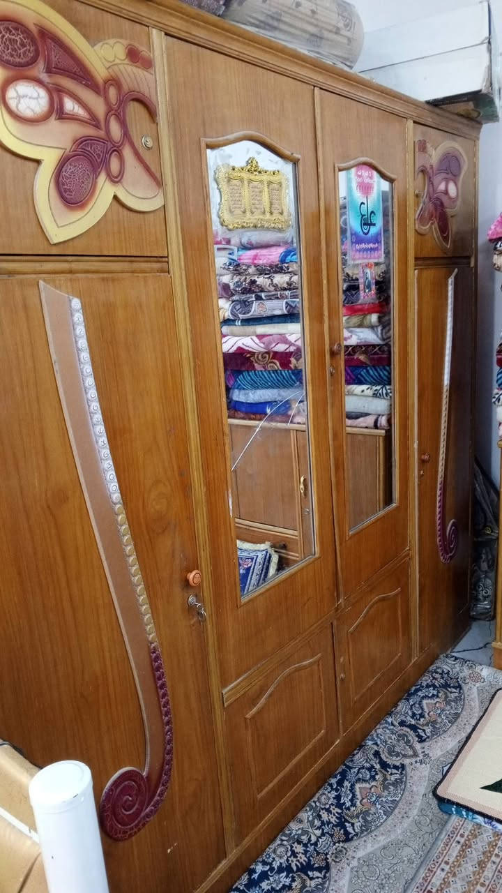 كنتور اربع بيبان نضيف السعر 225 العنوان شارع الصب مقابل قرية الغدير ***********
