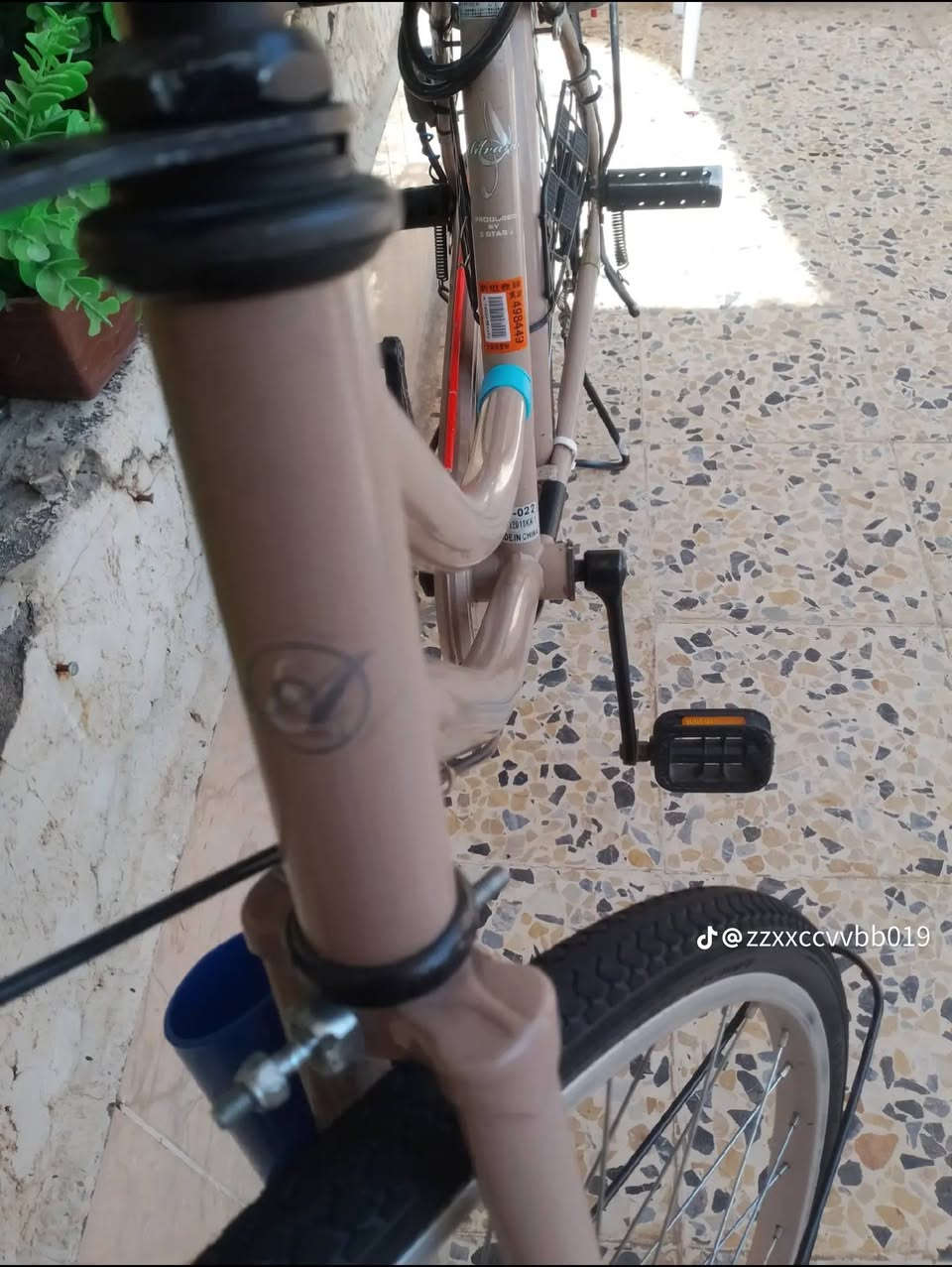 سلام عليكم بايسكل للبيع حجم 26 البايسكل نضيف فول جبته باله حاويه السعر 120قفله هاذه الرقم *********** 😇
