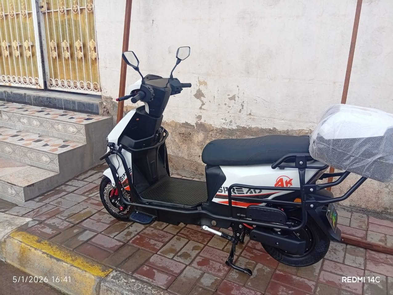 سلام عليكم بايسكل شحن فول نضافه ما صارله اقل من شهرين من مشدود 6بطاريات كلهن عل فحص جلخ ما بي للبيع لي يريدهن يجي خاص او هاذه رقمي *********** مكاني رمادي سعر 800 بي مجال حك جيه
