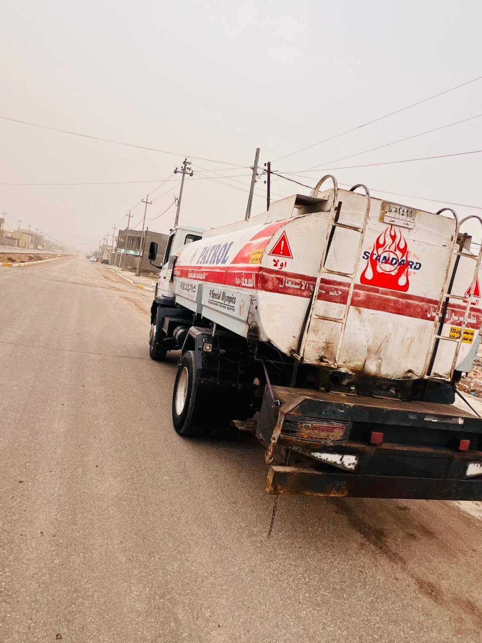 السلام عليكم
دنكر مارسيدس البه للبيع موديل 91
 مكفول كفاله عامه من كير ومحرك او اكسن تحويل مباشر مسجل لوري حوضيه وقود 
رقم بغداد 
المكان بابل الشوملي لاتصال ***********
