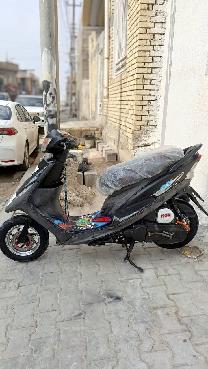 السلام عليكم للبيع ماكس عدلة بوشه 49 بلاد دراجه كفاله عامه بس كفرات تجاريه ما مفتوحة كفالة تخبل لدراجة مابيها نقص برغي بيه ويالة نجمة وقطرة دهن رياضي أرضية رياضي  *********** مكان بصرة الامن الداخلي مقابيل شارع لقائد السعر 600 قفل بس شراي يراسل جيب مصلح وفحص لايت عالي ناصي
