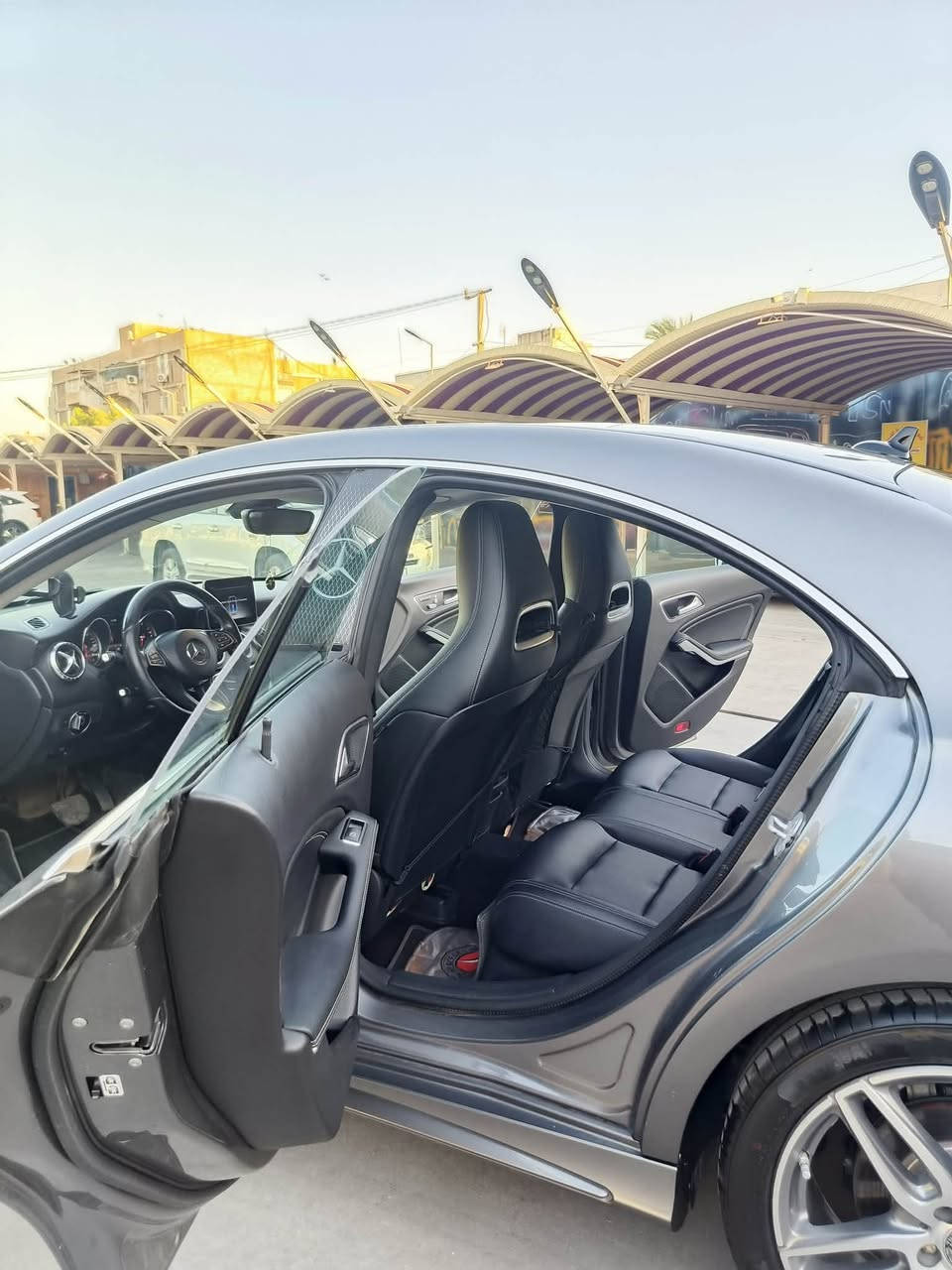 السلام عليكم مارسد cla 250 موديل 2018 وارد امريكي ماشي ٧٧٦٠٠ ميل  بانوراما السيارة فول السونار مرفق مع الصور مكان السيارة بغداد رقم اربيل تحويل مباشر للاستفسار اكثر الاتصال واتساب فقط ***********
