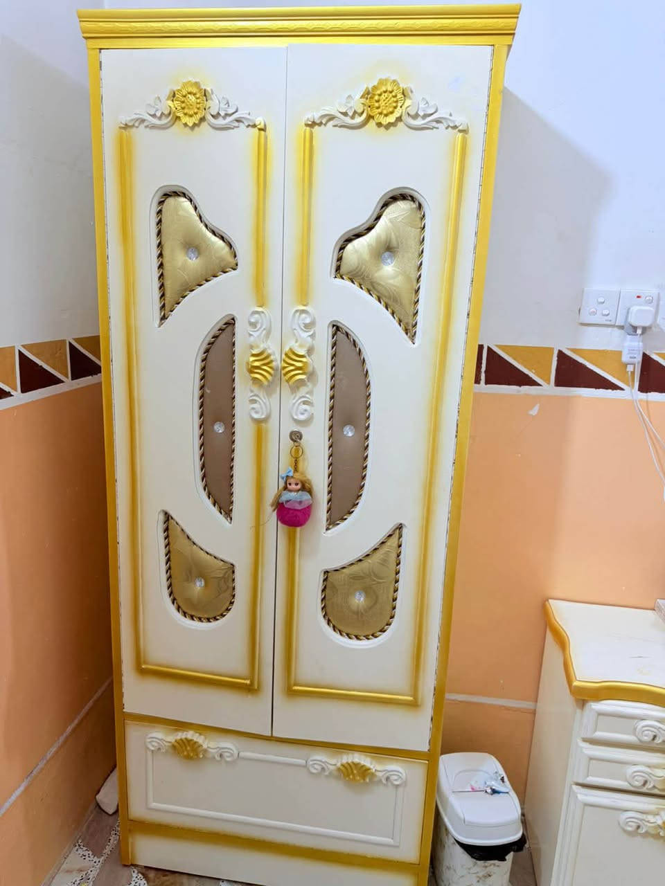 للبيع غرفه نوم 800 الف بيها مجال خشب
عراقي رقم ***********

