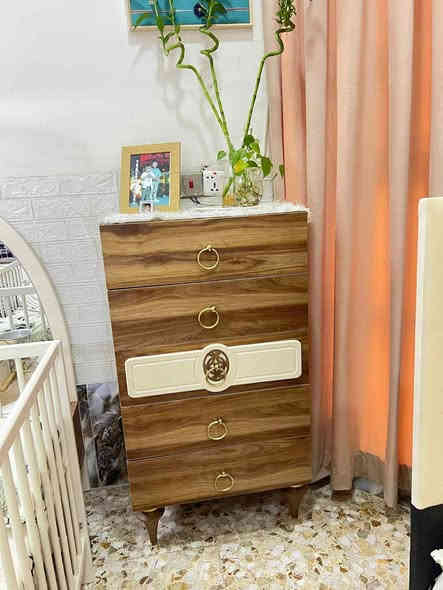 غرفه تركي درجه اولى  نظيفه عشر قطع سرير مخزن وجكات عنوان بغداد رقم التلفون ***********
