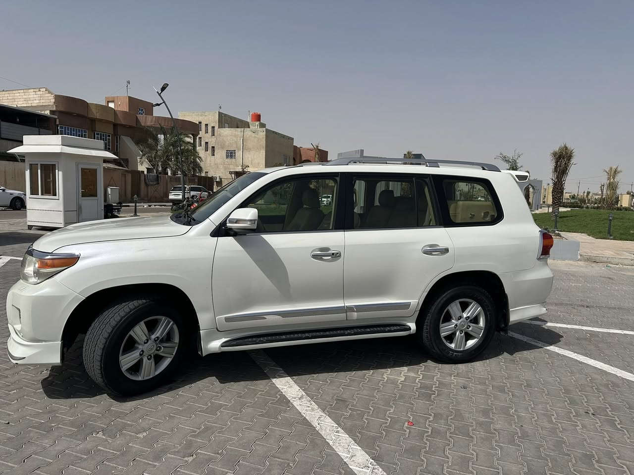 السلام عليكم سياره لاندكروز 2014 8 سلندر مكفوله ماشيه 149 الف كيلو السياره جديده GXR 4700cc بريم للاستفسار ***********
