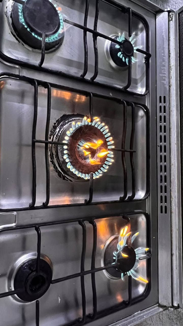 السلام عليكم طباخ للبيع نضيف مصري اصلي مكاني بصره القبله 
‏‪0781 571 7104‬‏
