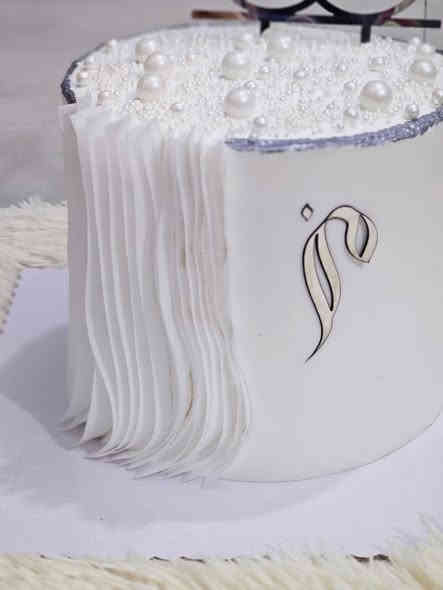 كيــكات عقد قران حسب الطلب 💍👩🏻‍❤️‍👨🏻🫂✨… يُصنع لكم بكُل حُب ❤️متوفر حروف اكريليك وورق الويفر 🫰🏻🤍…
للحجز والاستفسار مراسلة الصفحة او واتساب *********** 
بالحجز قبل يومين ع الأقل لطفاً …يتوفر توصيل لجميع مناطق الديوانية #كيكة_عقد #خطوبة #مشية #تجهيز #الديوانية #كيك
