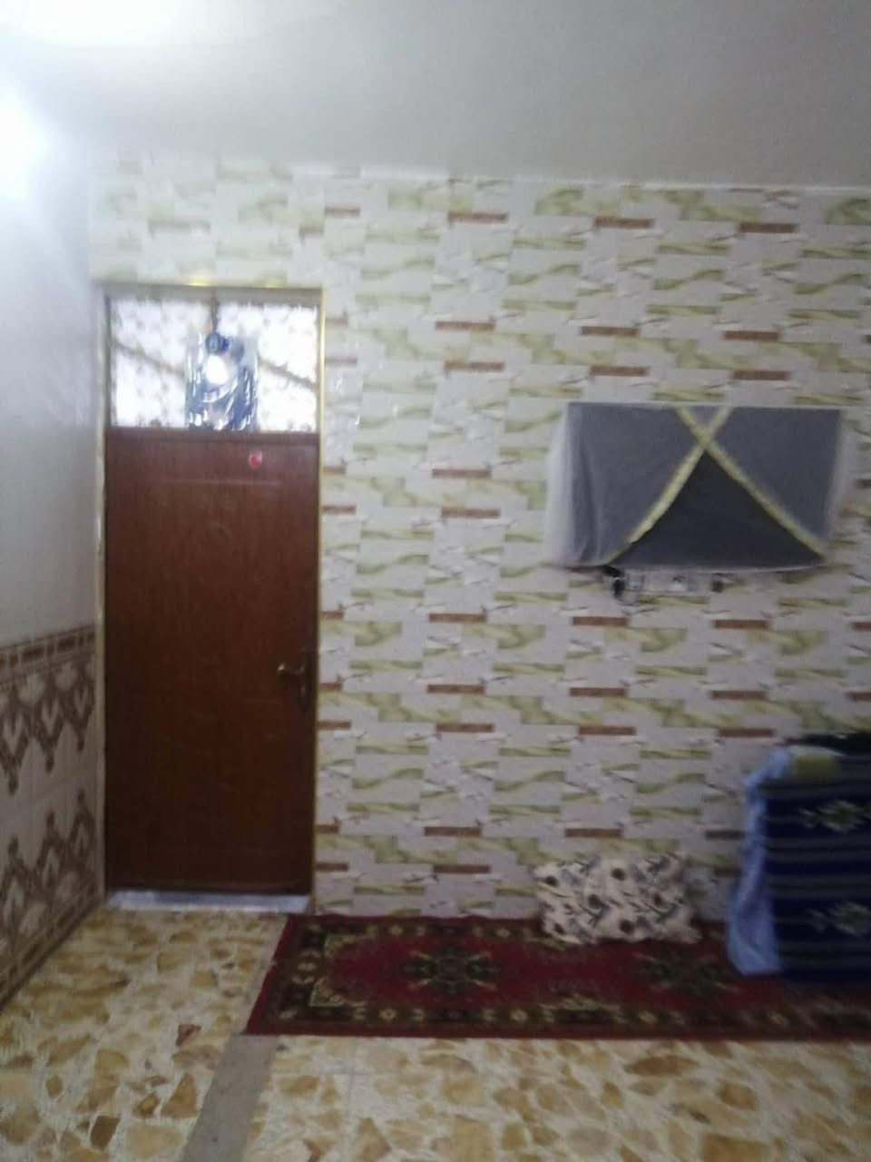 سلام عليكم بيت معه قطعه ارض مقابيل لبيت للبيع مساحته ١٠٠م مكانه الغرير نزله لوله مال سرايه سعر لبيت معه قطعه ٦٥ستفسار ***********
