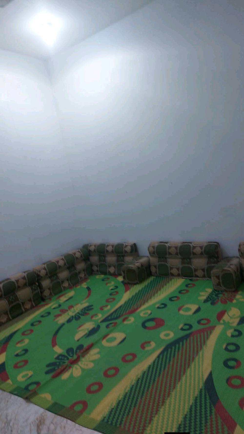 دار زراعي مساحه100 متر بناء حديث 2022طابوك كونكريت سكف بيت جاهز ومرتب اضافه سبالت عدد 2 وياه كيزر ماطورماء تانكي مراوح امبير مخسله كل ذني وياه بيت مرتب وجاهز تفاصيل اكثر اتصل   ادزلك فيديو البيت السبل اولئ نزله الي ميندل السبل قرب سجن الاصلاح مراوس بيت هم ميخالف