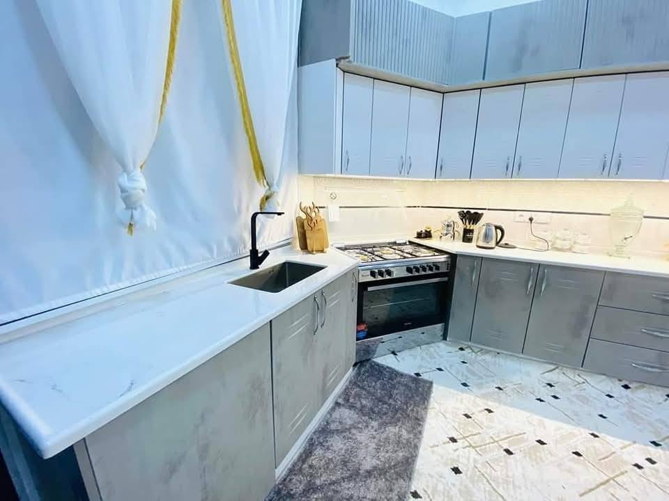 ❗️❗️ تبيه تنبيه تنبيه مهم ⛔️⛔️😱 عوائلنا  المقبلين على شراء المطابخ
قبل لا تشتغل مطبخ  شاهد المقطع كاملا😱😱 
 راح اشرحلكم بشكل مفصل 

 ١.  المقطع تركي حصرا سمك عالي جدا جدا 
٢.  البليت ثقيل وبيه جسور اضافيه يعني ضمان البليت تخلي طابوك  لا بلوك وميكول اخ راسي ولايهتز 

٣.   كل باب بيهه ٣ نرماده يعني وره خمس سنوات اذا فكرت تعطل الباب بيهه نرماده احتياط وهم تشيل حمل الباب لان أبواب الخشب  ثكيل  
لا  ومو بس هذه 

 ٤.  كل مقطع راح يتحشى بخشب
يعني راسك بارد ومطمئن  

٥. الارجل النوعيه الثقيله  مو البلاستك 
 
٦.  المقابض او اليدات نوعيه ثقيله 

٧.  كل البليت ينشد برغي  +مسمار تونك يعني لايخلع ولاينفتح

٨. المجر مبطن بالالياكابوند وبوري  من الجهتين
والسلايت بولبرن هيدروليكي 

  ٩.  وكل كاونتر من الضهر بيه مقطع بوري يسند الكاونتر حته يتحمل ثكل المرمر

↩ #العنوان الكوت الكريمية⬇️ قرب المركز الصحي⤵️ مجاور الفرن
للاتصال....
***********
***********
