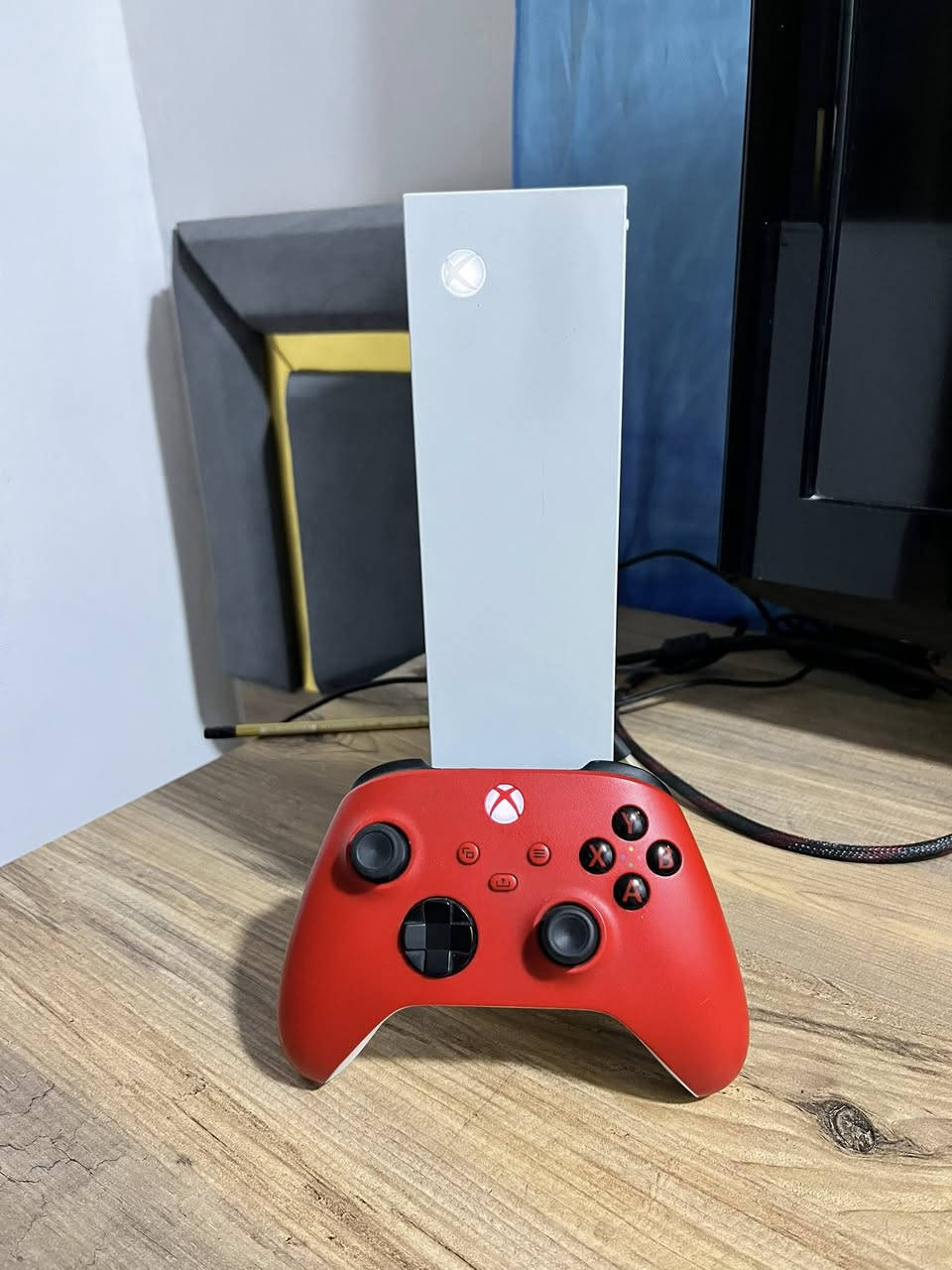 السلام عليكم للبيع xbox series sذاكره 512 الجهاز جديد مستخدم قليل بي حساب مشتري بي العاب بسعر 350الف وبي مجال بسيط للتواصل ***********
