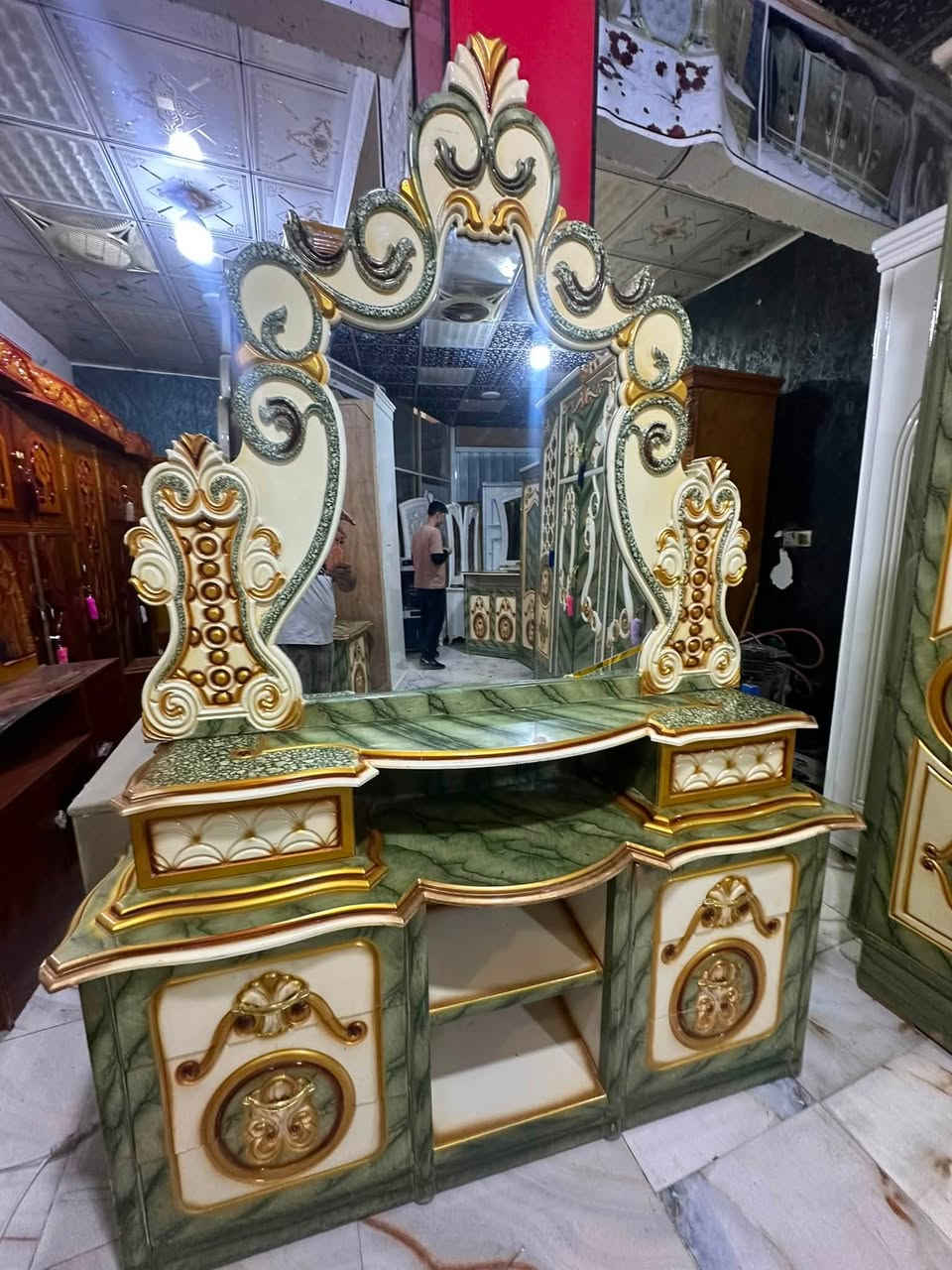 سعر ٨٠٠
غرفه مستخدمة 
غرفه نجاره عراقيه 
6ملحق 
معمل ومعرض علي الفهداوي 
واتساب ***********
