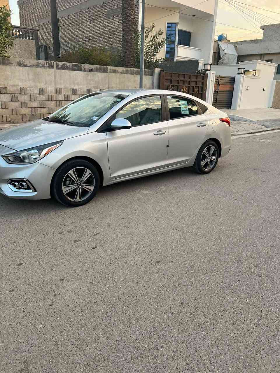 السلام عليكم اكسنت موديل 2022 وارد امريكي لون سلفر مكينه 1600 دوش ماشيه 28 ميل / شاشه بلاديه / تحكمات مقود جهتين / ويل كب / لايت زنون / مثبت سرعه/ كامره / مانع انزلاق / تدفئه تبريد كفاله / رقم اربيل شرط التحويل / حادث جاملغ و بنيد / سياره جديده ربع متصرف عليها / صور السونار ول حادث مرفقه / السعر 115 و بيها مجال بسيط 
مكاني بغداد الشعب 
***********
