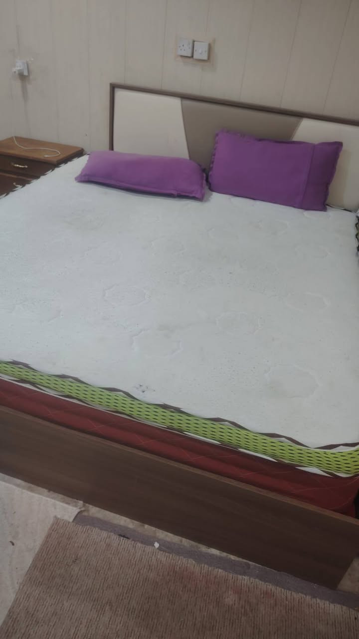 غرفه للبيع نظيف جدا للاستفسار على رقم ***********نوعيه استقبال
