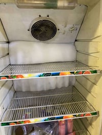 ثلاجة • للبيع