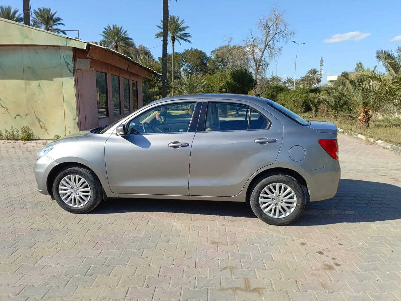 السلام عليكم 
سازوكي دزاير 2023 
زيرو ماشيه 4 الاف 
مكينه 2000 
رقم بغداد بسمي تحويل 
مباشر 
السياره فول مواصفات
فول اوتماتيك
 كير اوتماتيك
تشغيل بصمة
فتح أبواب ذكي
حساسات خلفيه 
تبريد قطعتين 
مكان السياره بغداد الكاظمية 
الاتصال 
***********
*********** واتساب
السعر 77 ورقه بيه مجال 
السياره بضمان الشركه بعده
