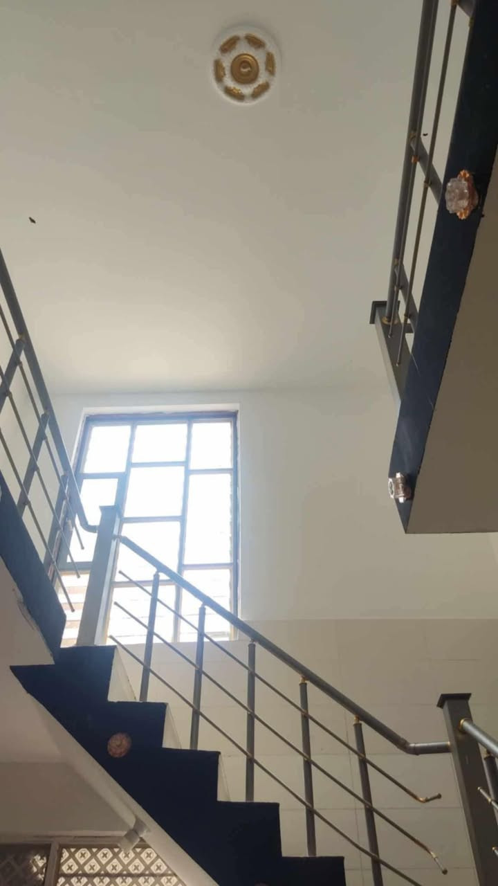 دار طابقين للبيع مساحته 200متر🟥 نظيف بناء حديث 🟦
--يحتوي الطابق الاول 
على غرفتين نوم وهول  واستقبال ومطبخ  وصحيات داخلية وخارجية وگراچ 
والطابق الثاني يحتوي على غرفة نوم وهول وصحيات 🟥
⬅️مبني من البلوك🔲
⬅️ السقف صب كونكريت 🔲
⬅️الأرضية والجدران سيراميك🔲
⬅️نوع العقار طابو زراعي مرقم 🚨
⬅️الدار مرتب 🚨

السعر//65مليون قابل للتفاوض 🟥
العنوان // كوت ــحي الحكيم الاولى  -- شارع حسينية بيت خليفة بنفس الشارع الرئيسي  وليس فرعي 🟦
  
    ===================  
للاستفسار الاتصال على الارقام التاليه ⬇️⬇️
📳📳*********** 📳📳
📳📳*********** 📳📳
📳📳*********** 📳📳
مكتب دلالية اهل الديرة للعقار 🏨🏨
