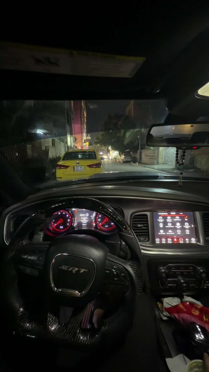 السلام عليكم جارجر هيمي 2019 سياره  جديده جدا ماشيه 65 الف موصفات الارتي معروفه فتحه كشنات كهرباء شاشه كبيره
وعليه دركه RBM وسياره بيه 3 قطع صبغ جاملغ وباب كلير وبنيد لا بيها لا لغد ولا شاصي السياره كامله مكمله مابيها ولا دينار مصرف تخم تايرات جديد وصدر وباتري 
مكان السياره السيديه
السعر :225 وبيه مجال حك جيه.
اي استفسار على هذا رقم : ***********
