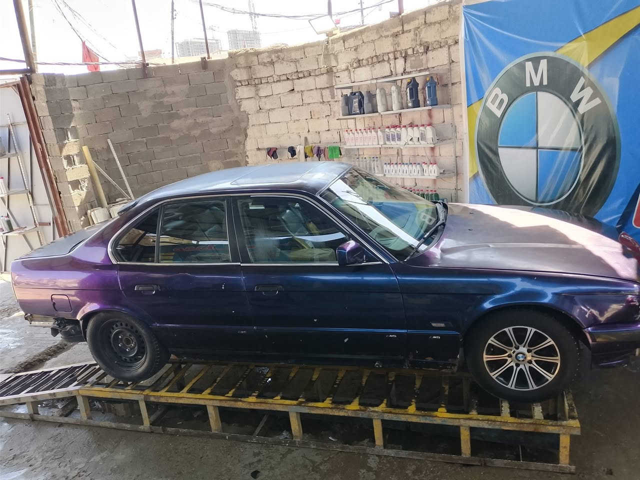 سلام عليكم 525 للبيع
غرفه M
كهربايات كلهة شغاله 
فتحت سقف 
لون سبع الوان متغير 
تبريد منضومه كامله فقط الفان واكف 
الكشنات الماميه يرادلهن دوشمه فقط الكشنات ٣حركات 
سياره قتصاديه متصرف ابد كيجات كلهة شغاله بانزين رون حماوه سرعه شاشت اعطال نمر كلهة تشتغل شاير 
سياره يرادلهة ترتيب بصيط رقم بغداد ثاني يوم تحويل 
مكان السياره بغداد الكاضميه او العلاوي 
السعر ٣٨ وبيهة مجال 
***********

