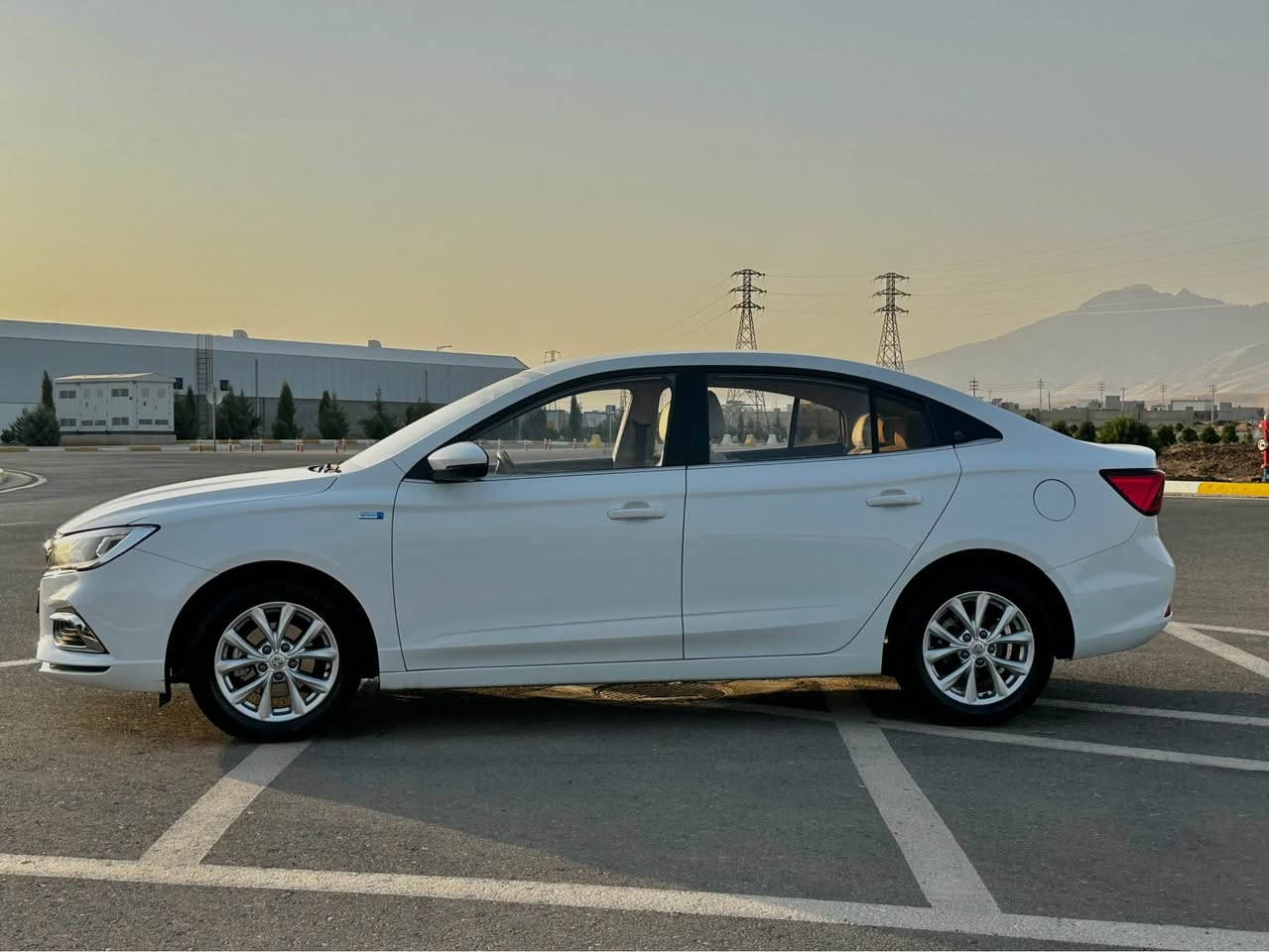 mg 5 مواسەفات کۆنفۆرت  مۆدێل 2023 سەیارەکە 85000 ڕۆشتووە بێ بۆیاخ بێ چاڵ یەک پیدی ئاری بچکۆلەی هەیە نرخی 98 مەجالێکی زۆر کەم *********** السليمانية, العراق
